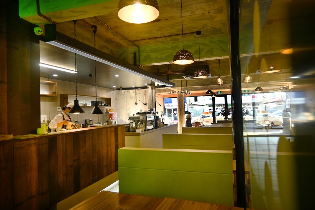 Banner Cindy's Cafe And Bar 01