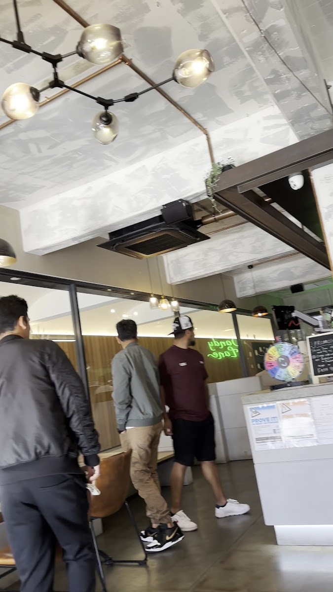 Banner Cindy's Cafe And Bar 02